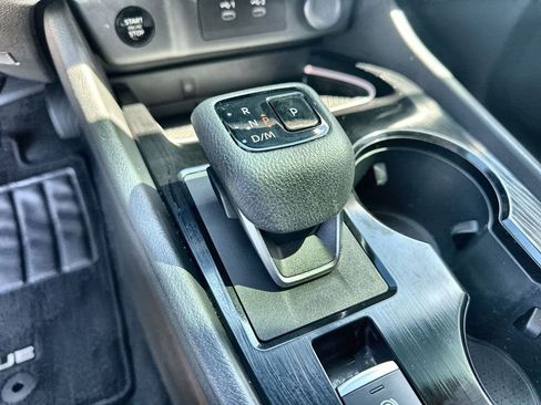 Used 2024 Nissan Rogue SL FWD image 26