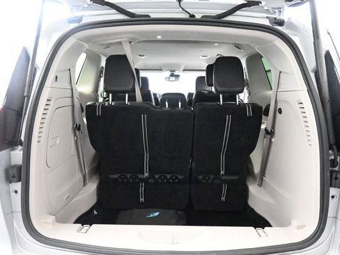 Used 2024 Chrysler Pacifica Limited FWD image 24