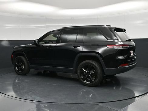 Used 2023 Jeep Grand Cherokee Limited w/ Black Appearance Package AWD/4WD image 10