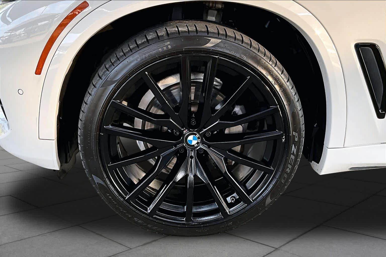 Used 2022 BMW X5 sDrive40i w/ M Sport Package RWD image 10