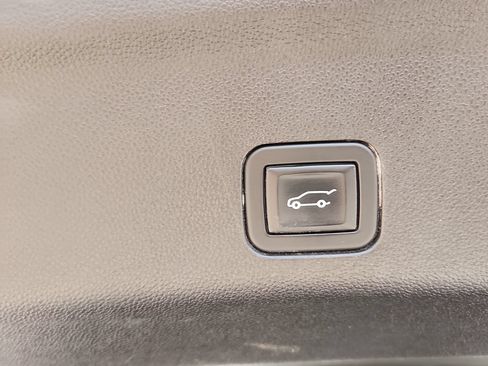Used 2023 Chevrolet Tahoe Z71 w/ Luxury Package AWD/4WD image 10
