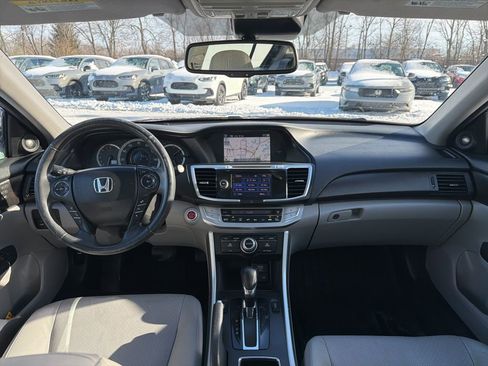 Used 2015 Honda Accord Touring image 12