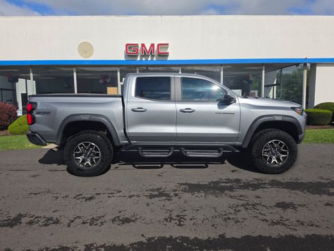 Used 2024 Chevrolet Colorado ZR2 w/ Technology Package AWD/4WD image 2