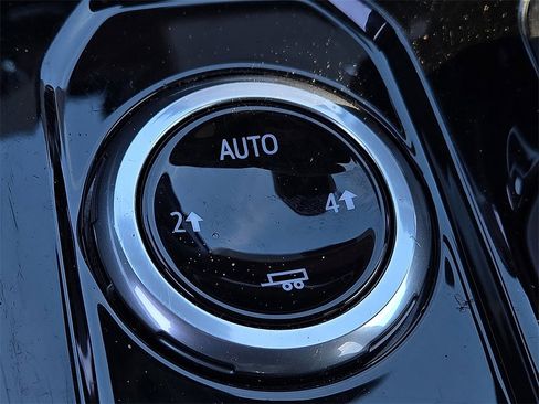 Used 2024 Chevrolet Colorado LT w/ LT Convenience Package II image 13