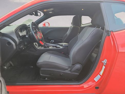 Used 2015 Dodge Challenger SXT w/ Driver Convenience Group RWD image 11