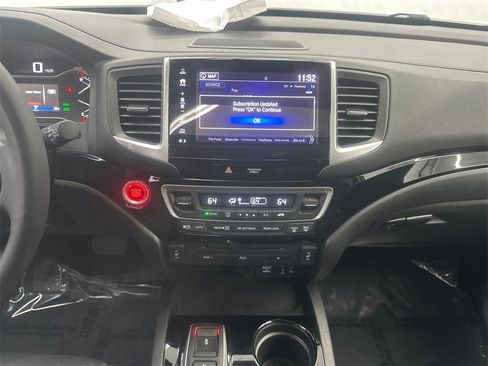 Used 2018 Honda Pilot Touring image 32