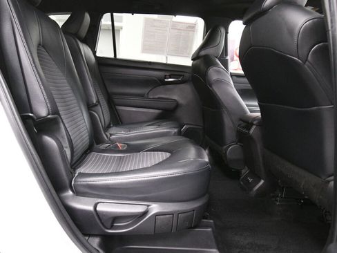 Used 2022 Toyota Highlander XSE image 26