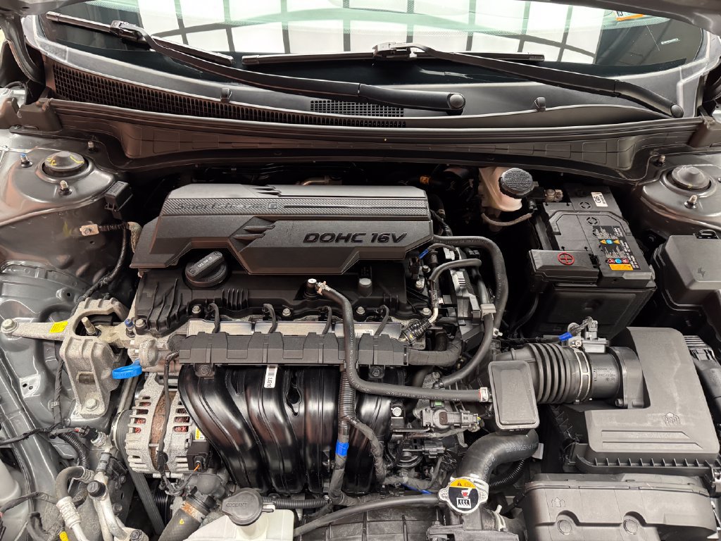 Used 2025 Hyundai Elantra Sport FWD image 26