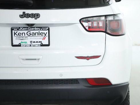 Used 2025 Jeep Compass Trailhawk AWD/4WD image 45