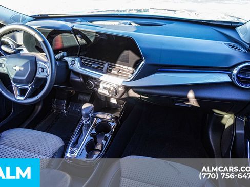 Used 2025 Chevrolet Trax LT w/ LT Convenience Package image 26