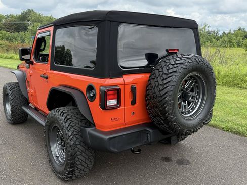 Used 2019 Jeep Wrangler Sport AWD/4WD image 6
