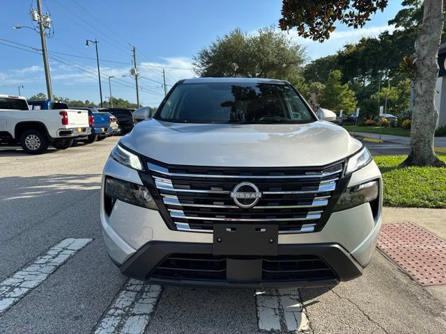 Used 2025 Nissan Rogue SV AWD/4WD image 3