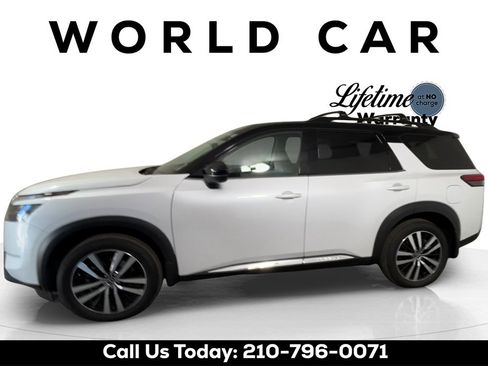 Used 2025 Nissan Pathfinder Platinum image 2