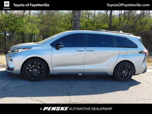 Used 2023 Toyota Sienna XSE image 2
