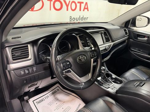 Used 2017 Toyota Highlander SE AWD/4WD image 23