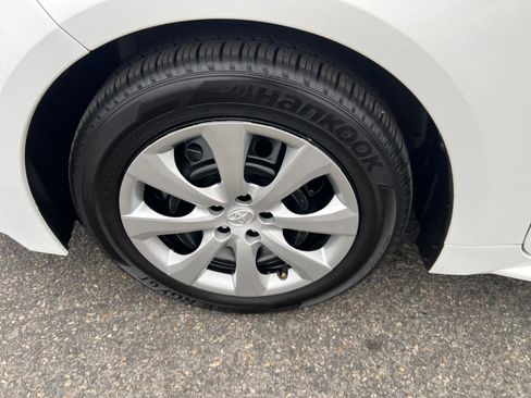 Used 2025 Toyota Corolla LE image 28