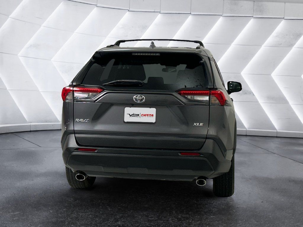Used 2020 Toyota RAV4 XLE FWD image 5