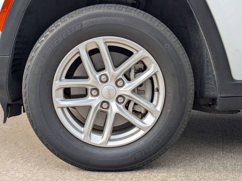 Used 2023 Jeep Grand Cherokee L Laredo image 20