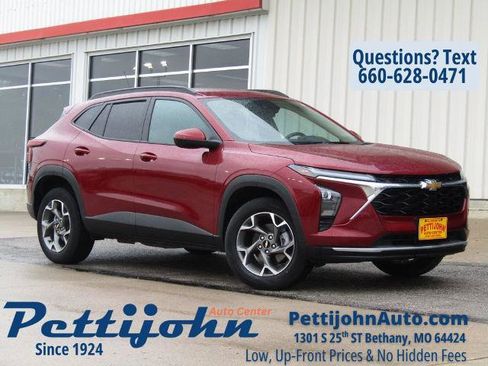 Used 2025 Chevrolet Trax LT w/ LT Convenience Package FWD image 1