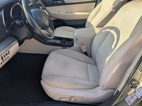 Used 2018 Subaru Outback 2.5i Premium AWD/4WD image 16