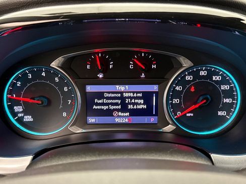 Used 2020 Chevrolet Traverse LT image 13