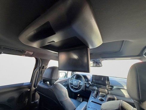 Used 2022 Toyota Sienna XSE w/ XSE Plus Package image 22