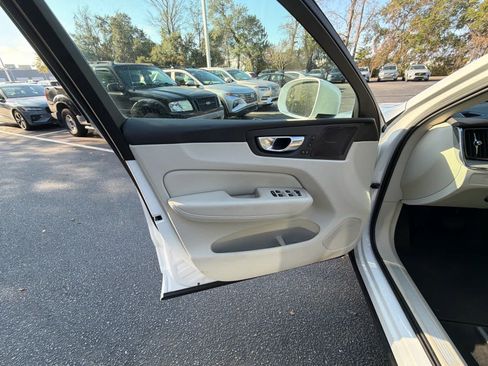 Certified 2023 Volvo XC60 B5 Plus image 25