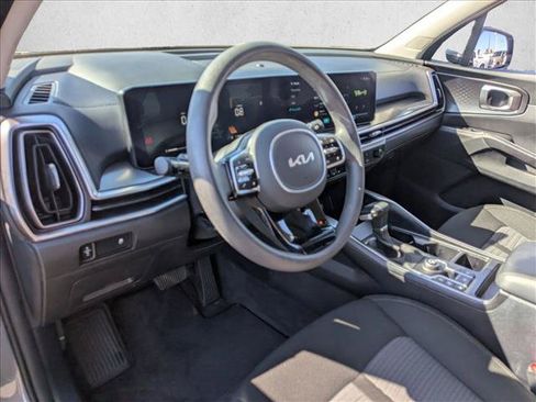 Used 2025 Kia Sorento LX FWD image 9
