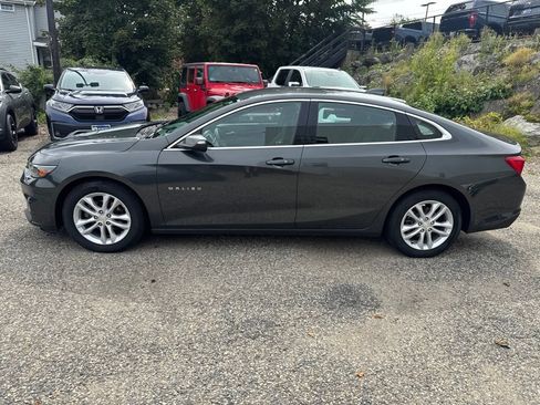 Used 2017 Chevrolet Malibu LT FWD image 2