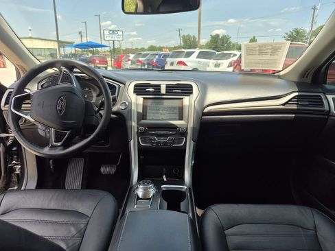 Used 2018 Ford Fusion SE w/ Fusion SE Technology Package FWD image 21