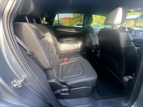 Used 2024 Volkswagen Atlas Cross Sport SE image 20