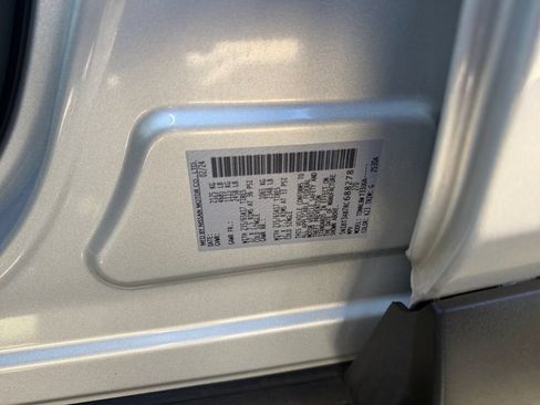 Used 2024 Nissan Rogue S AWD/4WD image 30