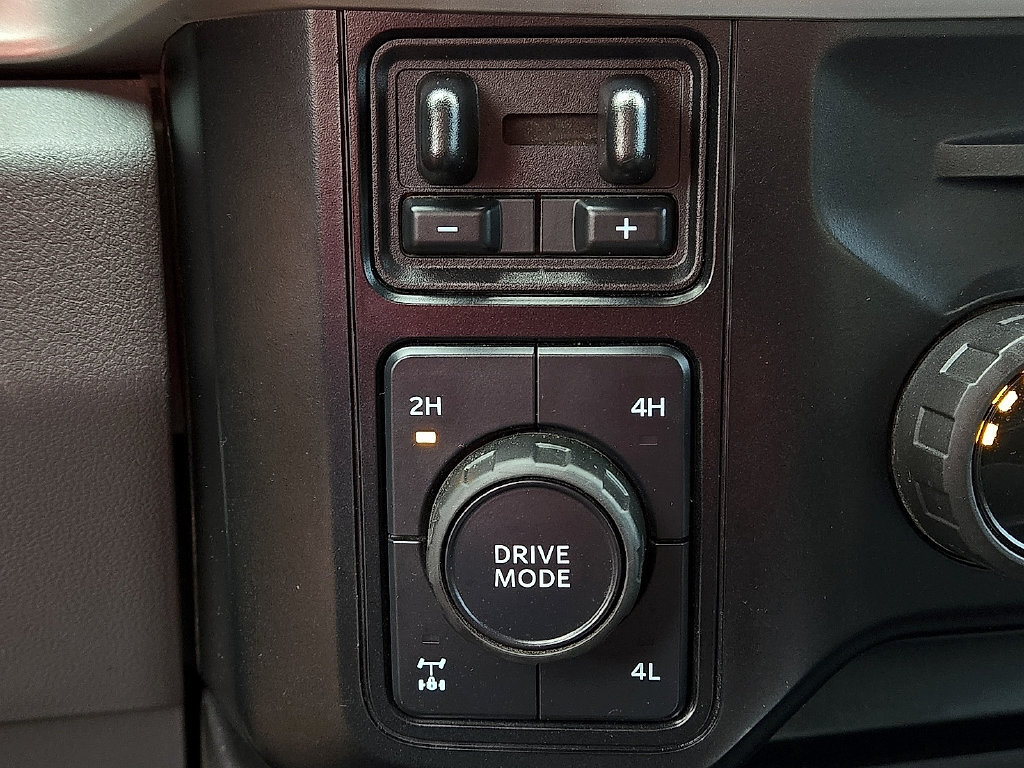 Used 2023 Ford F250 XLT w/ Black Appearance Package AWD/4WD image 14