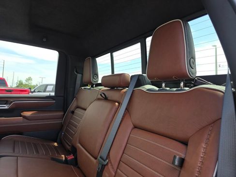 Used 2025 GMC Sierra 3500 Denali Ultimate AWD/4WD image 21