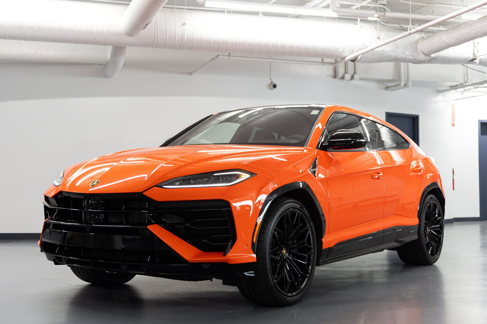 Used 2025 Lamborghini Urus S AWD/4WD image 4