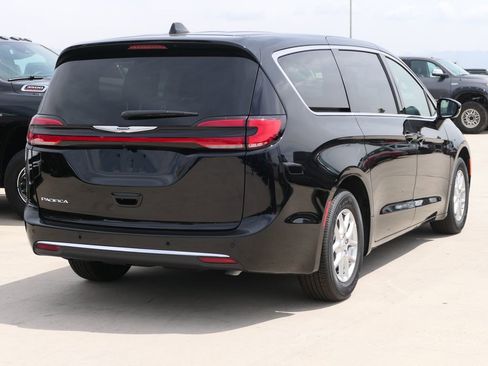 New 2026 Chrysler Pacifica Select FWD image 3