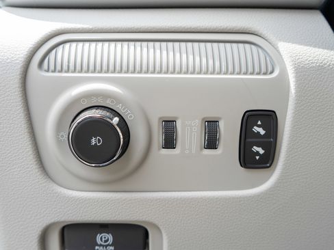 Used 2023 Jeep Wagoneer 4WD w/ Convenience Group I image 17