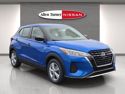 New 2025 Nissan Kicks Play S