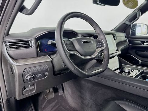 Used 2024 Jeep Wagoneer Series II w/ Flexible Seating Group AWD/4WD image 9
