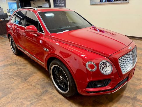 Used 2017 Bentley Bentayga AWD/4WD image 91