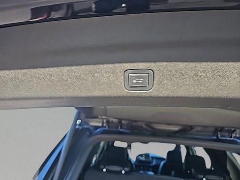 Used 2022 Chevrolet Tahoe Z71 w/ Luxury Package image 10