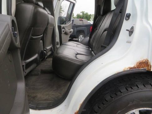 Used 2014 Nissan Xterra PRO-4X w/ Pro-4x Leather Package AWD/4WD image 13