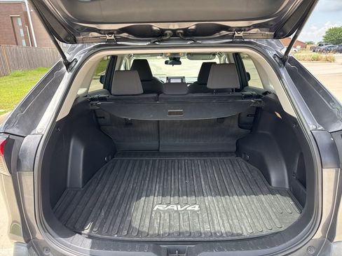 Used 2020 Toyota RAV4 XLE AWD/4WD image 21