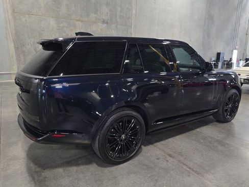 Used 2025 Land Rover Range Rover SE AWD/4WD image 2