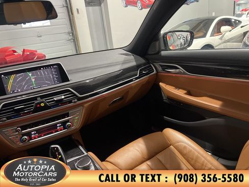 Used 2022 BMW 740i w/ M Sport Package RWD image 27