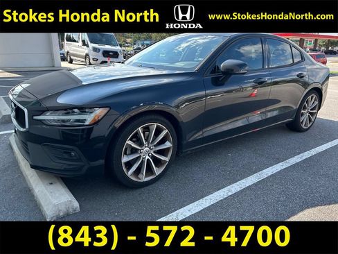 Used 2021 Volvo S60 T5 Momentum w/ Premium Package FWD image 2