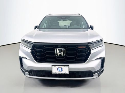 Certified 2025 Honda Pilot TrailSport image 2