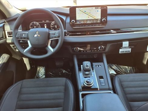 Used 2025 Mitsubishi Outlander SE AWD/4WD image 11