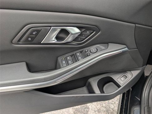 Used 2025 BMW 330i xDrive Sedan AWD/4WD image 18