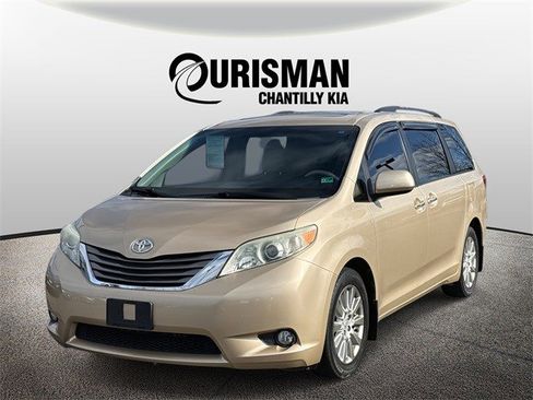 Used 2011 Toyota Sienna XLE image 5